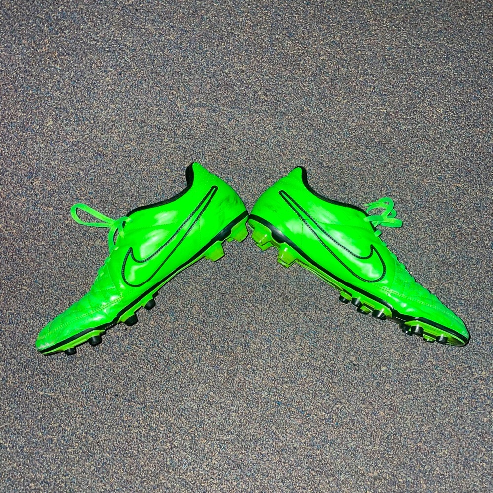 Nike Men’s Tiempo Rio II FG Cleats
